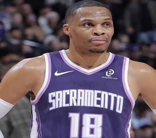 李东魁,年坚守沙海,党旗下樟子,乐鱼体育官网,LEYU,Sports,足球直播,篮球赛事,体育高清,NBA直播